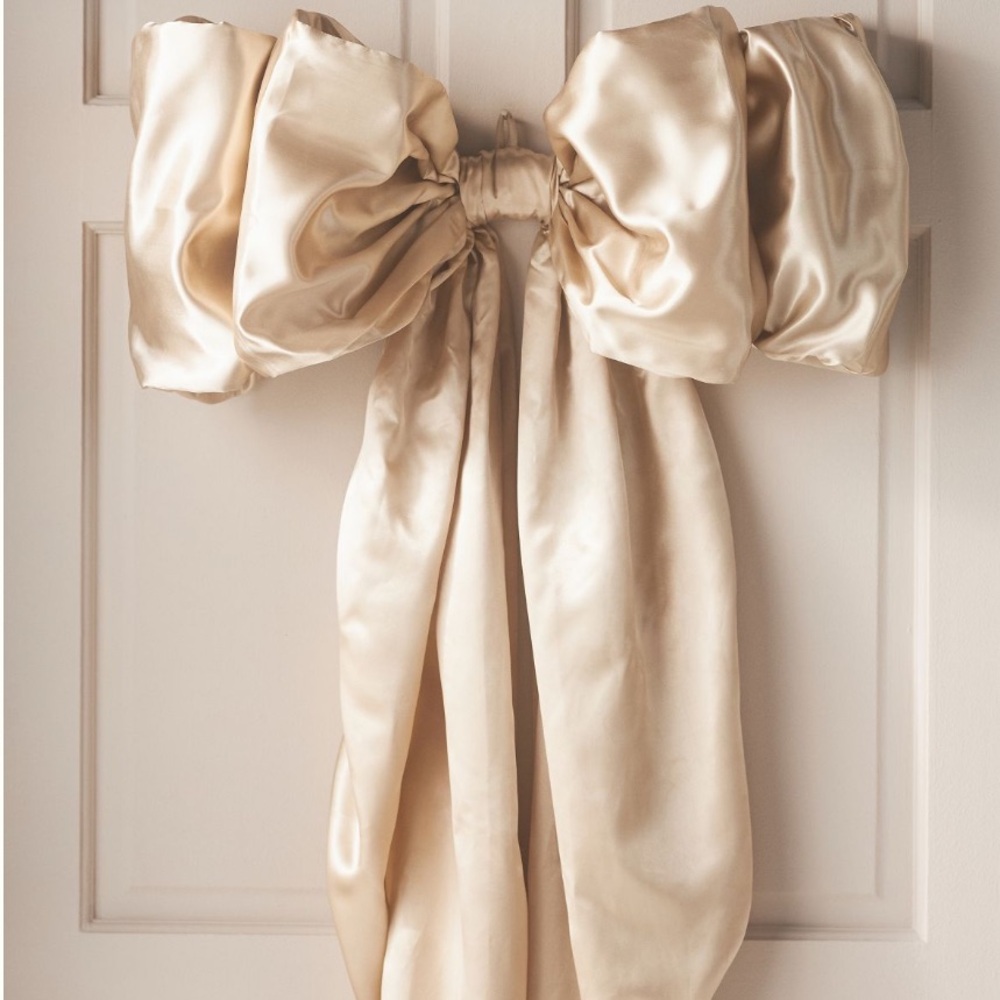 LAST ONE🔥 Anthro exclusive gold satin Bow Tree Topper